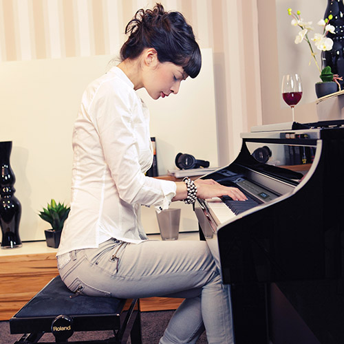 Upright Digital Pianos - Digital Piano Buyers Guide | Roland UK